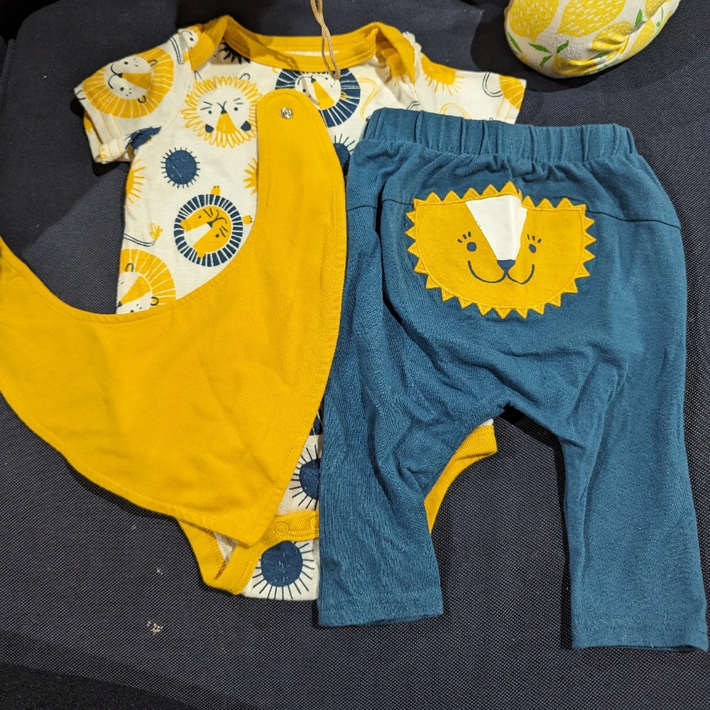 Cat & Jack Lion Outfit 3-6M